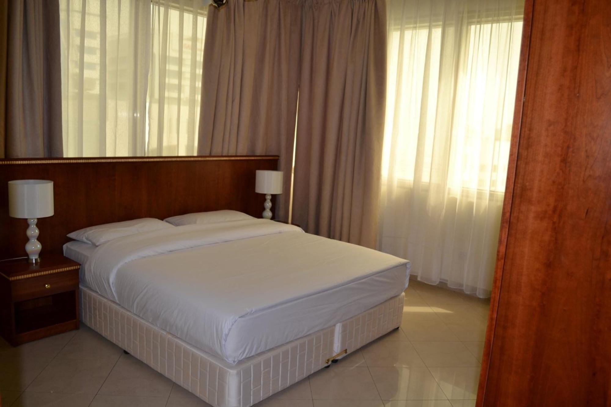 Abu Dhabi Plaza Hotel Apartments Exterior foto
