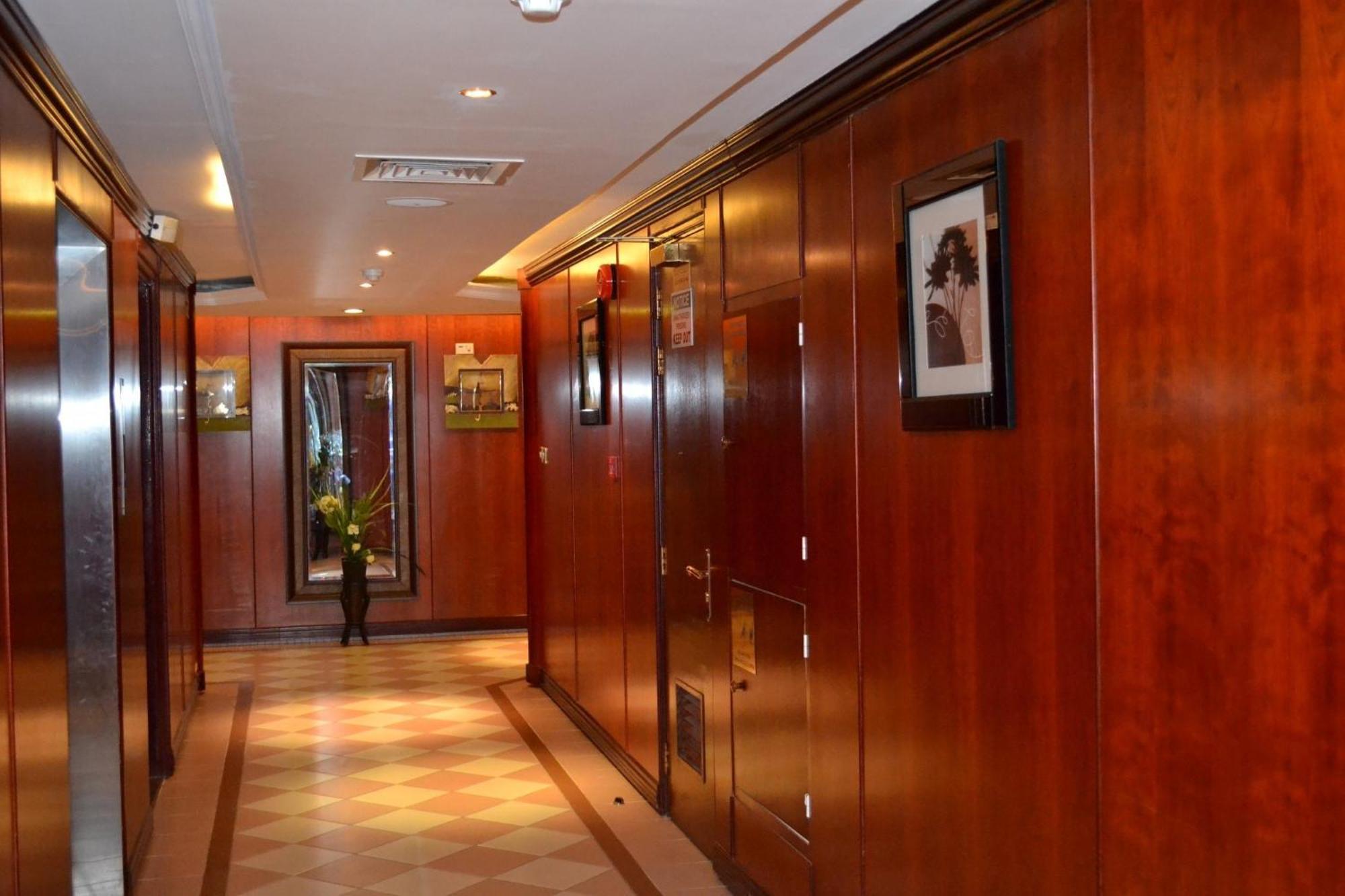 Abu Dhabi Plaza Hotel Apartments Exterior foto
